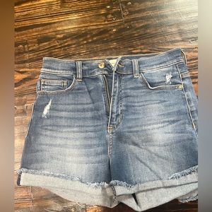 Women’s Sneak Peak stretch denim shorts. Size Medium.